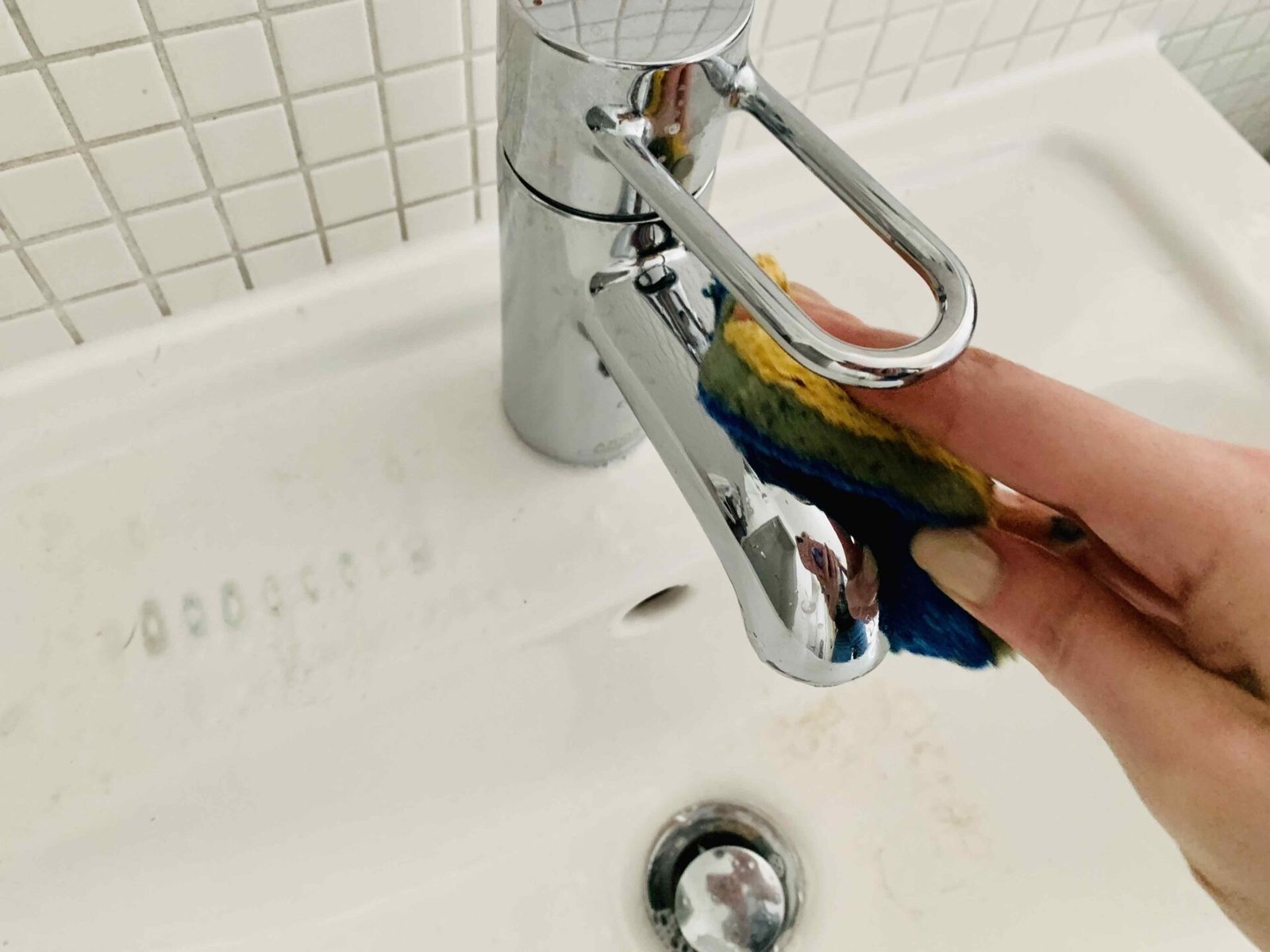 How to Make a DIY Natural Shower Cleaner to Combat Residue