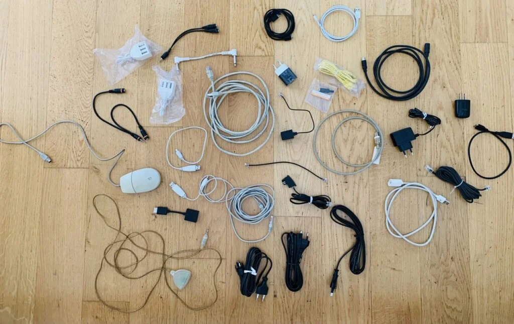 30 different old cables decluttered on day 30 of the minimalism challenge.